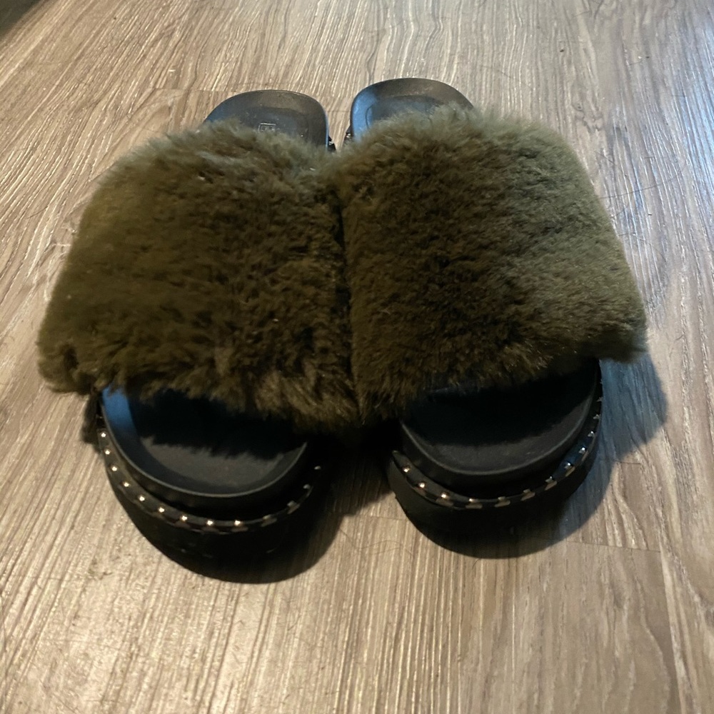 Faux-fur sandal